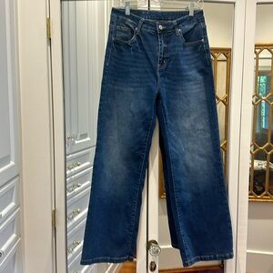 Trendy wide legged jeans